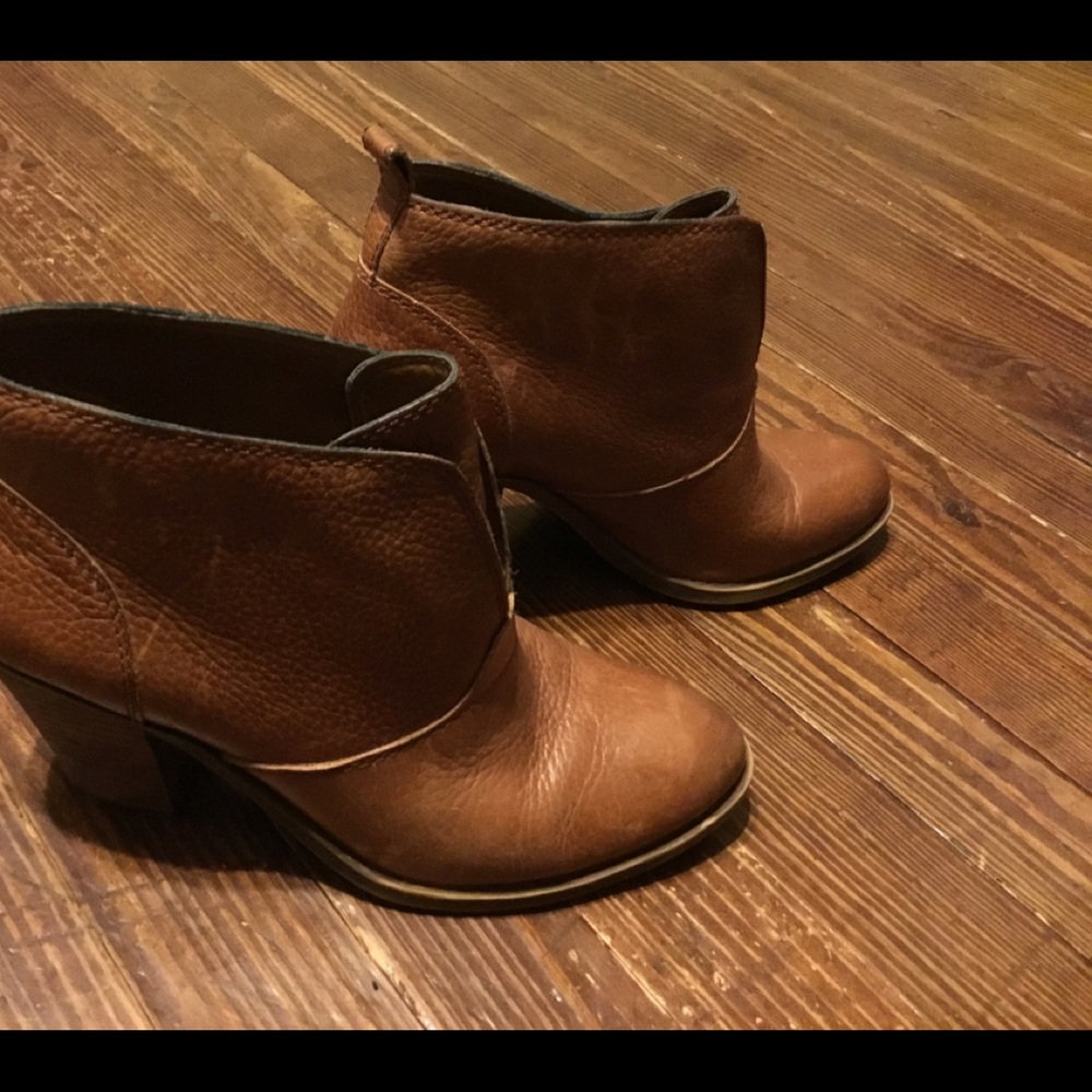 Lucky Brand Size 7 boots